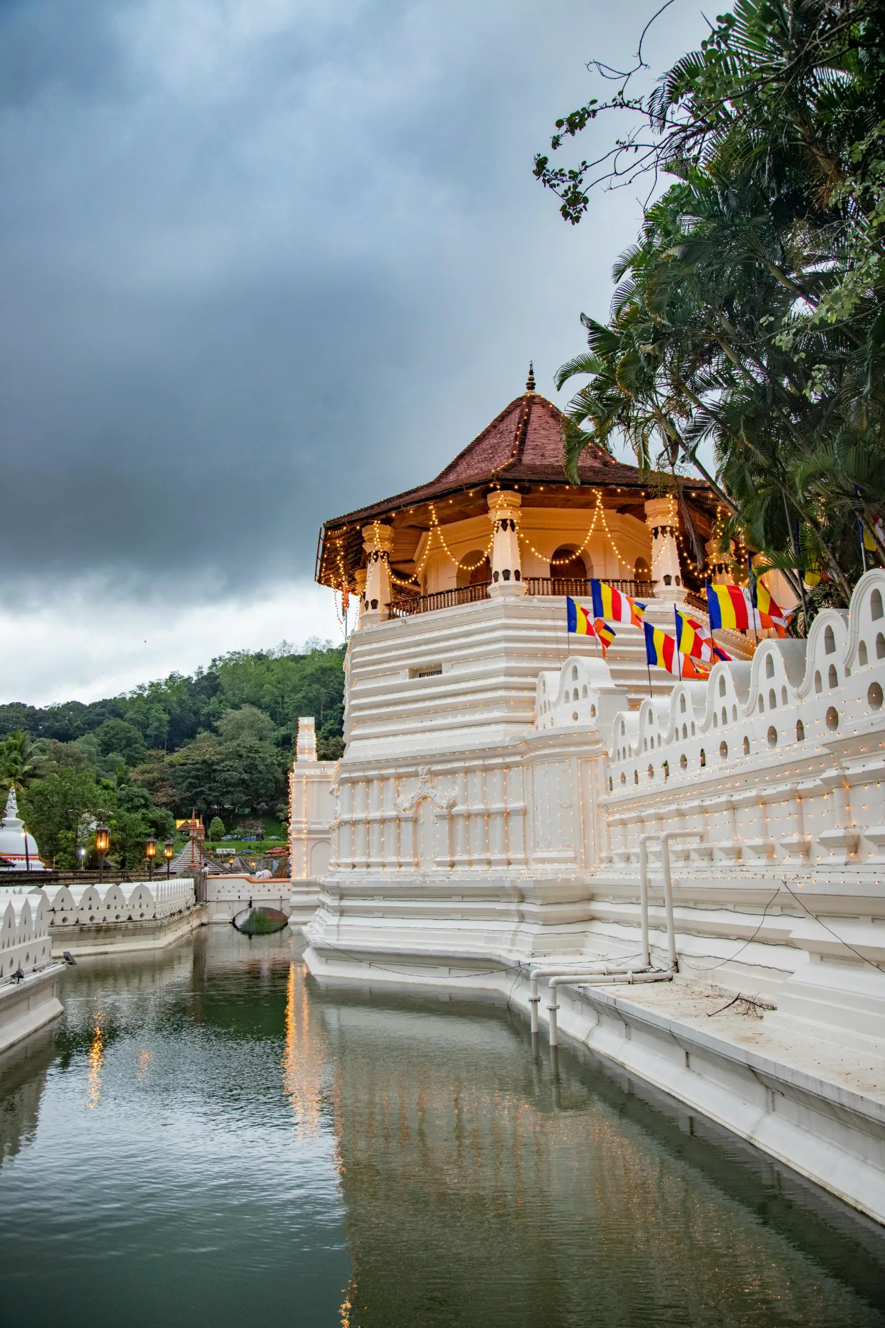 10 Days / 9 Nights Sri Lanka Luxury Tour Package