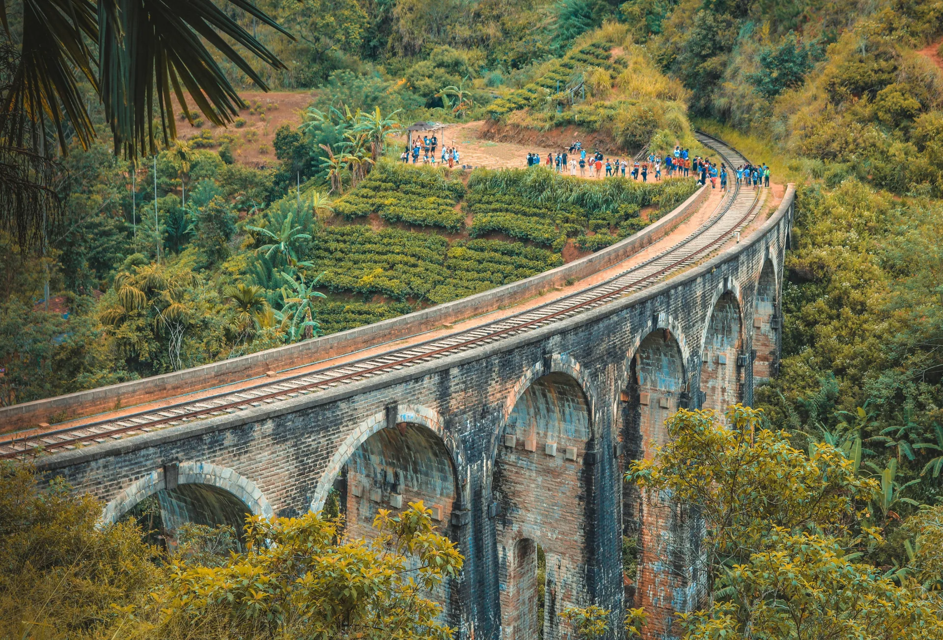 10 Days / 9 Nights Sri Lanka Luxury Tour Package