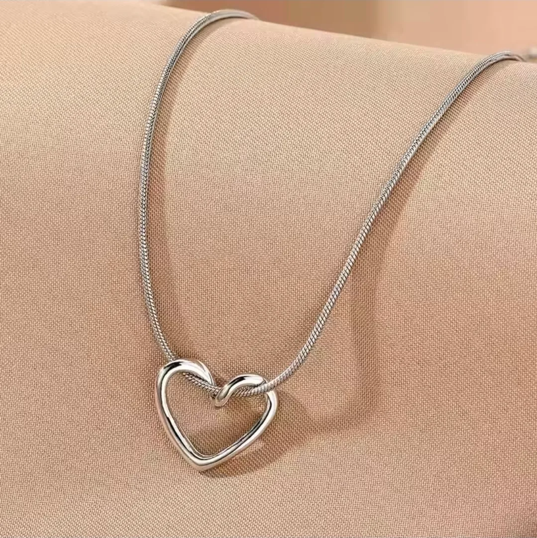 ​✨ Charming & Delicate Heart Pendant Necklace ✨
