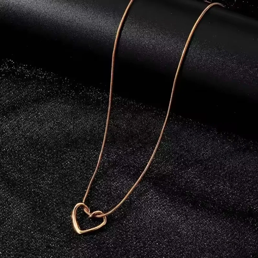 ​✨ Charming & Delicate Heart Pendant Necklace ✨