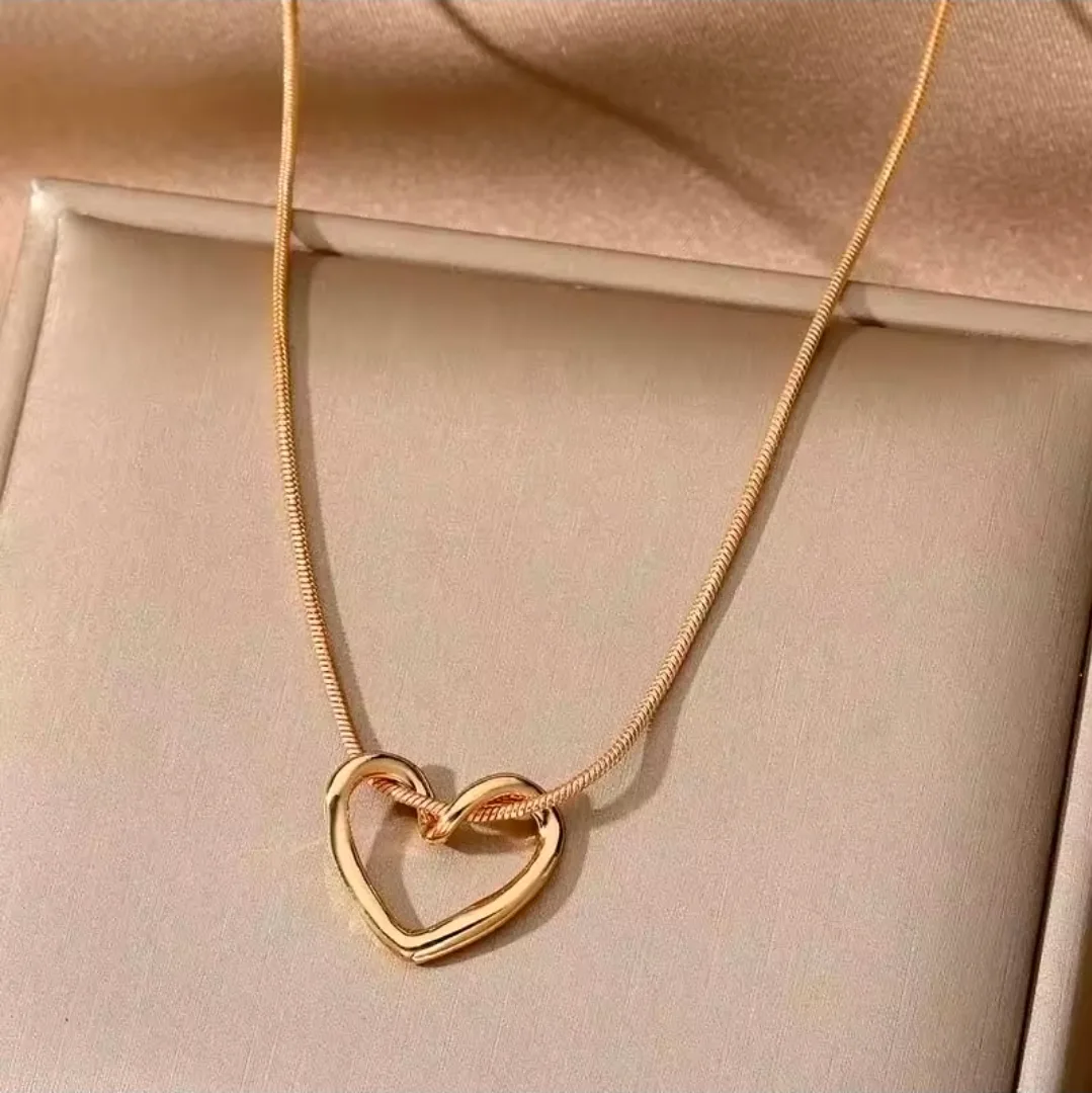 ​✨ Charming & Delicate Heart Pendant Necklace ✨